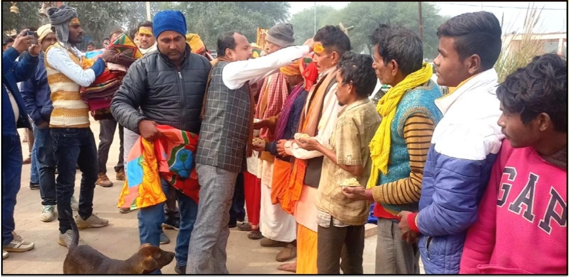 दिनांक 22 जनवरी 2024 को आयोध्या में श्री राम मंदिर की प्राण प्रतिष्ठा के उपलक्ष्य में मारकण्डेय महादेव धाम कैथी वाराणसी में गरीब असहाय व साधु संतों को भोजन⁄प्रसाद व कम्बल वितरित किया गया